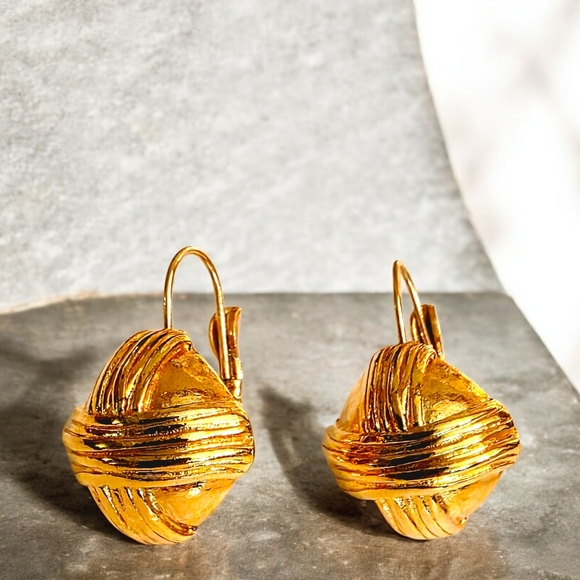 Vintage Monet Gold Tone Sculptural Drop Earrings Signed - Picture 4 of 7